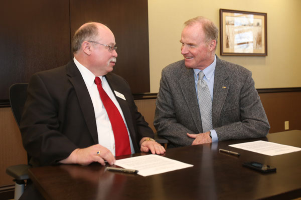 UND, Lake Region State College Sign Agreement on UAS Collaboration